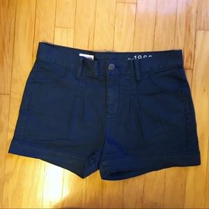 🦄 Cute, pleated navy shorts from GAP!